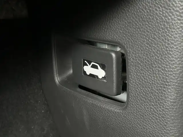 ホンダ シビック LX 静岡県 2022(令4)年 4.3万km プラチナホワイトパール HondaSENSING/Google搭載9インチHonda CONNECTナビ/　AM FM Bluetooth USB AppleCarPlay AndroidAuto/フルセグTV/バックモニター/前後方ドライブレコーダー/LEDオートヘッドライト/レーダークルーズコントロール/ハーフレザーシート/シートヒーター(前席)/純正18インチアルミホイール/スマートキー2本/前後方クリアランスソナー/パドルシフト/ワンオーナー/リアウイング/ビルトインETC2.0