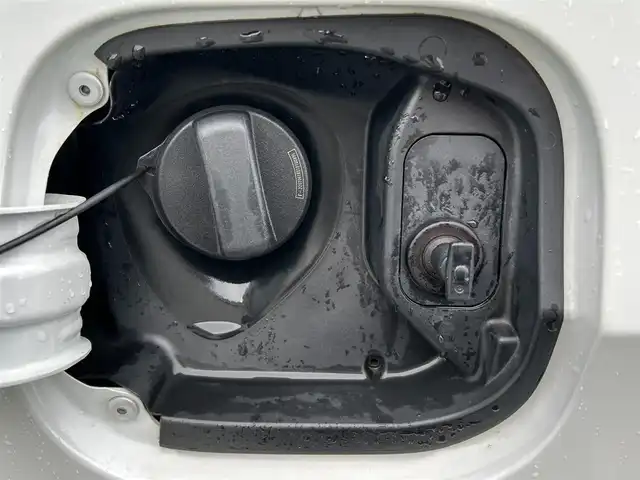 ホンダ シビック LX 静岡県 2022(令4)年 4.3万km プラチナホワイトパール HondaSENSING/Google搭載9インチHonda CONNECTナビ/　AM FM Bluetooth USB AppleCarPlay AndroidAuto/フルセグTV/バックモニター/前後方ドライブレコーダー/LEDオートヘッドライト/レーダークルーズコントロール/ハーフレザーシート/シートヒーター(前席)/純正18インチアルミホイール/スマートキー2本/前後方クリアランスソナー/パドルシフト/ワンオーナー/リアウイング/ビルトインETC2.0