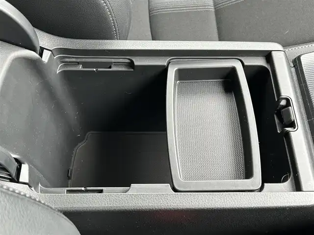 ホンダ シビック LX 静岡県 2022(令4)年 4.3万km プラチナホワイトパール HondaSENSING/Google搭載9インチHonda CONNECTナビ/　AM FM Bluetooth USB AppleCarPlay AndroidAuto/フルセグTV/バックモニター/前後方ドライブレコーダー/LEDオートヘッドライト/レーダークルーズコントロール/ハーフレザーシート/シートヒーター(前席)/純正18インチアルミホイール/スマートキー2本/前後方クリアランスソナー/パドルシフト/ワンオーナー/リアウイング/ビルトインETC2.0