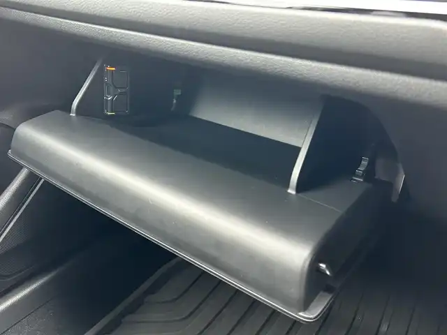 ホンダ シビック LX 静岡県 2022(令4)年 4.3万km プラチナホワイトパール HondaSENSING/Google搭載9インチHonda CONNECTナビ/　AM FM Bluetooth USB AppleCarPlay AndroidAuto/フルセグTV/バックモニター/前後方ドライブレコーダー/LEDオートヘッドライト/レーダークルーズコントロール/ハーフレザーシート/シートヒーター(前席)/純正18インチアルミホイール/スマートキー2本/前後方クリアランスソナー/パドルシフト/ワンオーナー/リアウイング/ビルトインETC2.0