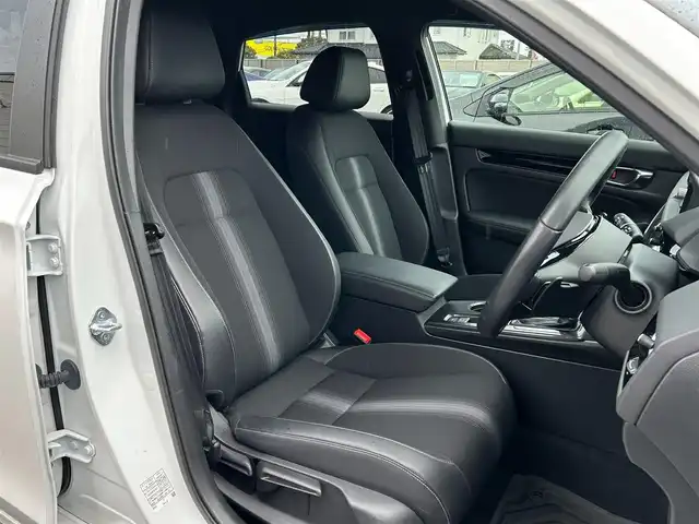 ホンダ シビック LX 静岡県 2022(令4)年 4.3万km プラチナホワイトパール HondaSENSING/Google搭載9インチHonda CONNECTナビ/　AM FM Bluetooth USB AppleCarPlay AndroidAuto/フルセグTV/バックモニター/前後方ドライブレコーダー/LEDオートヘッドライト/レーダークルーズコントロール/ハーフレザーシート/シートヒーター(前席)/純正18インチアルミホイール/スマートキー2本/前後方クリアランスソナー/パドルシフト/ワンオーナー/リアウイング/ビルトインETC2.0