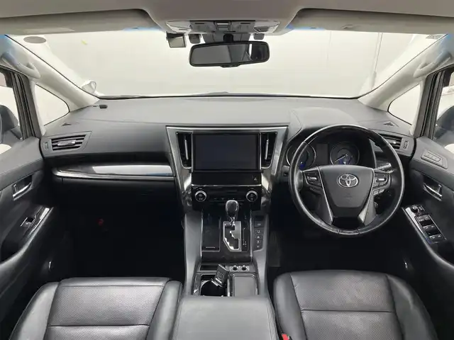 トヨタ ヴェルファイア ハイブリット ZR 茨城県 2019(令1)年 4.6万km ホワイトパールクリスタルシャイン 純正T-connectナビ/・AM/FM/CD/DVD/Bluetooth/・フルセグテレビ/フリップダウンモニター/バックカメラ/ビルトインETC2.0/ドライブレコーダー/クルーズコントロール/衝突軽減ブレーキ/レーンキープアシスト/横滑り防止装置/盗難防止装置/パドルシフト/電動パーキングブレーキ/両側パワースライド/前後コーナーセンサー/メモリシート（D席）/パワーシート（D席+N席）/エアシート（D席+N席）/シートヒーター（D席+N席）/LEDヘッドライト/オートマチックハイビーム/オートライト/ダブルオートエアコン/プッシュスタートボタン/ステアリングリモコン/純正17インチアルミホイール/12V充電器/純正フロアマット/ドアバイザー