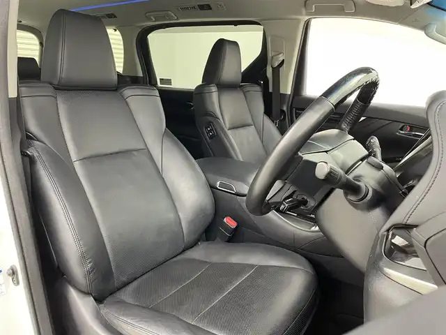 トヨタ ヴェルファイア ハイブリット ZR 茨城県 2019(令1)年 4.6万km ホワイトパールクリスタルシャイン 純正T-connectナビ/・AM/FM/CD/DVD/Bluetooth/・フルセグテレビ/フリップダウンモニター/バックカメラ/ビルトインETC2.0/ドライブレコーダー/クルーズコントロール/衝突軽減ブレーキ/レーンキープアシスト/横滑り防止装置/盗難防止装置/パドルシフト/電動パーキングブレーキ/両側パワースライド/前後コーナーセンサー/メモリシート（D席）/パワーシート（D席+N席）/エアシート（D席+N席）/シートヒーター（D席+N席）/LEDヘッドライト/オートマチックハイビーム/オートライト/ダブルオートエアコン/プッシュスタートボタン/ステアリングリモコン/純正17インチアルミホイール/12V充電器/純正フロアマット/ドアバイザー