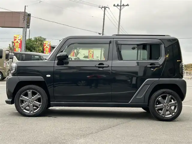 ダイハツ タフト G ターボ ダーククロムベンチャー 愛媛県 2022(令4)年 4.2万km ブラックマイカメタリック Strada7型ナビ/全方位カメラ/ガラスルーフ/デジタルインナーミラー/スマートアシスト/レーダークルーズコントロール/クリアランスソナー/衝突被害軽減装置/車線逸脱防止装置/前後ドライブレコーダー/アイドリングストップ/LEDヘッドライト/オートライト/オートマチックハイビーム/ルーフレール/ステアリングリモコン/純正ドアバイザー/電動パーキングブレーキ/AutoHold機能/ETC/現状サマー(純正AW)(165/65/R15)/YOKOHAMA BluEarth-RV RV03CK