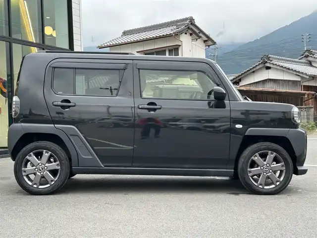 ダイハツ タフト G ターボ ダーククロムベンチャー 愛媛県 2022(令4)年 4.2万km ブラックマイカメタリック Strada7型ナビ/全方位カメラ/ガラスルーフ/デジタルインナーミラー/スマートアシスト/レーダークルーズコントロール/クリアランスソナー/衝突被害軽減装置/車線逸脱防止装置/前後ドライブレコーダー/アイドリングストップ/LEDヘッドライト/オートライト/オートマチックハイビーム/ルーフレール/ステアリングリモコン/純正ドアバイザー/電動パーキングブレーキ/AutoHold機能/ETC/現状サマー(純正AW)(165/65/R15)/YOKOHAMA BluEarth-RV RV03CK
