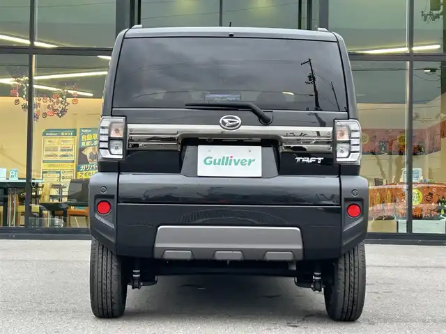 ダイハツ タフト G ターボ ダーククロムベンチャー 愛媛県 2022(令4)年 4.2万km ブラックマイカメタリック Strada7型ナビ/全方位カメラ/ガラスルーフ/デジタルインナーミラー/スマートアシスト/レーダークルーズコントロール/クリアランスソナー/衝突被害軽減装置/車線逸脱防止装置/前後ドライブレコーダー/アイドリングストップ/LEDヘッドライト/オートライト/オートマチックハイビーム/ルーフレール/ステアリングリモコン/純正ドアバイザー/電動パーキングブレーキ/AutoHold機能/ETC/現状サマー(純正AW)(165/65/R15)/YOKOHAMA BluEarth-RV RV03CK
