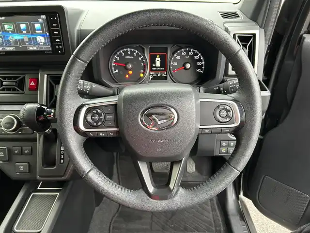 ダイハツ タフト G ターボ ダーククロムベンチャー 愛媛県 2022(令4)年 4.2万km ブラックマイカメタリック Strada7型ナビ/全方位カメラ/ガラスルーフ/デジタルインナーミラー/スマートアシスト/レーダークルーズコントロール/クリアランスソナー/衝突被害軽減装置/車線逸脱防止装置/前後ドライブレコーダー/アイドリングストップ/LEDヘッドライト/オートライト/オートマチックハイビーム/ルーフレール/ステアリングリモコン/純正ドアバイザー/電動パーキングブレーキ/AutoHold機能/ETC/現状サマー(純正AW)(165/65/R15)/YOKOHAMA BluEarth-RV RV03CK