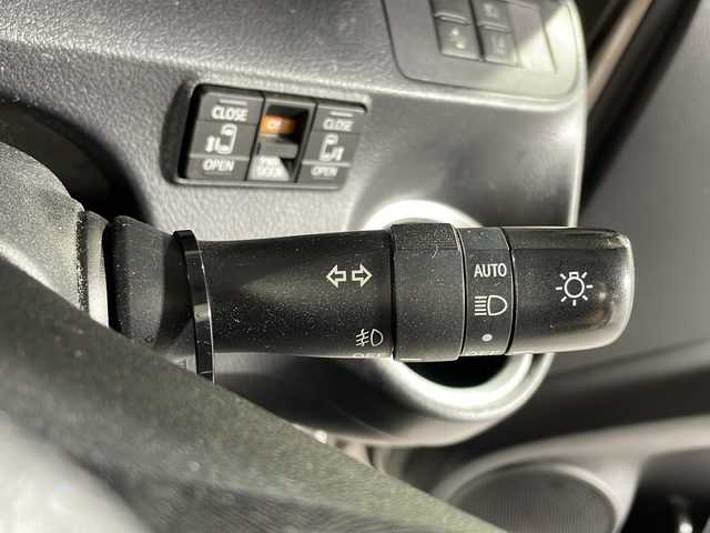 トヨタ シエンタ G クエロ 沖縄県 2020(令2)年 4.4万km アバンギャルドブロンズメタリック 県外仕入れ/禁煙車/純正９インチナビ/　【ＣＤ／ＤＶＤ／フルセグＴＶ／Ｂｌｕｅｔｏｏｔｈ】/両側パワースライド/トヨタセーフティーセンス/・レーンディパチャーアラート/・プリクラクションセーフティー/・クリアランスソナー/・レーンキープアラート/スマートキー/ステアリングスイッチ　/ＥＴＣ/プッシュスタート