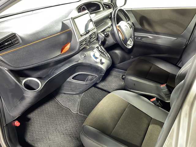 トヨタ シエンタ G クエロ 沖縄県 2020(令2)年 4.4万km アバンギャルドブロンズメタリック 県外仕入れ/禁煙車/純正９インチナビ/　【ＣＤ／ＤＶＤ／フルセグＴＶ／Ｂｌｕｅｔｏｏｔｈ】/両側パワースライド/トヨタセーフティーセンス/・レーンディパチャーアラート/・プリクラクションセーフティー/・クリアランスソナー/・レーンキープアラート/スマートキー/ステアリングスイッチ　/ＥＴＣ/プッシュスタート