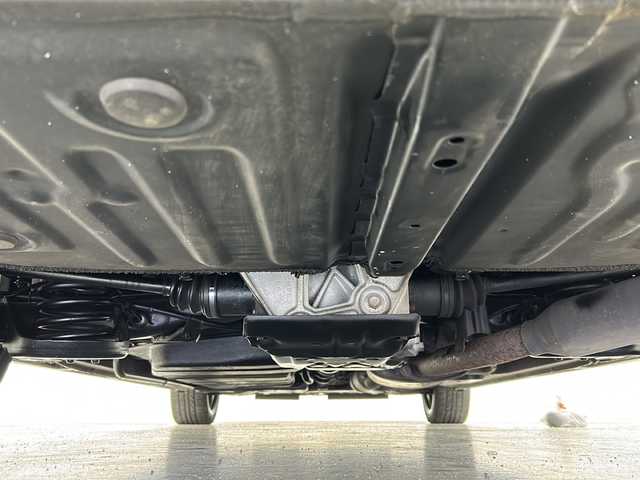 トヨタ ヴォクシー ZS 宮城県 2019(令1)年 6.1万km ホワイトパールクリスタルシャイン 禁煙車/TRDエアロパーツ（F/R）/フリップダウンモニター/トヨタセーフティセンス/・プリクラッシュセーフティ/・レーンディパーチャーアラート/・オートマチックハイビーム/・レーダークルーズコントロール/バックカメラ/両側パワースライドドア/社外9インチナビ/・BT/SD/CD/DVD/AM/FM/フルセグTV/ドライブレコーダー（F/R）/ETC/革巻きステアリング/ステアリングスイッチ/プッシュスタート/スマートキー/LEDヘッドライト/LEDフォグランプ/サンシェード/シートバックテーブル/純正ドアバイザー/純正フロアマット/社外18インチアルミホイール/横滑り防止装置/アイドリングストップ