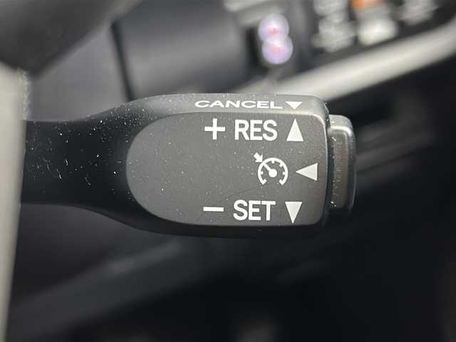 トヨタ ヴォクシー ZS 宮城県 2019(令1)年 6.1万km ホワイトパールクリスタルシャイン 禁煙車/TRDエアロパーツ（F/R）/フリップダウンモニター/トヨタセーフティセンス/・プリクラッシュセーフティ/・レーンディパーチャーアラート/・オートマチックハイビーム/・レーダークルーズコントロール/バックカメラ/両側パワースライドドア/社外9インチナビ/・BT/SD/CD/DVD/AM/FM/フルセグTV/ドライブレコーダー（F/R）/ETC/革巻きステアリング/ステアリングスイッチ/プッシュスタート/スマートキー/LEDヘッドライト/LEDフォグランプ/サンシェード/シートバックテーブル/純正ドアバイザー/純正フロアマット/社外18インチアルミホイール/横滑り防止装置/アイドリングストップ