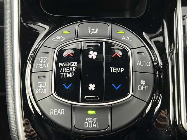 トヨタ ヴォクシー ZS 宮城県 2019(令1)年 6.1万km ホワイトパールクリスタルシャイン 禁煙車/TRDエアロパーツ（F/R）/フリップダウンモニター/トヨタセーフティセンス/・プリクラッシュセーフティ/・レーンディパーチャーアラート/・オートマチックハイビーム/・レーダークルーズコントロール/バックカメラ/両側パワースライドドア/社外9インチナビ/・BT/SD/CD/DVD/AM/FM/フルセグTV/ドライブレコーダー（F/R）/ETC/革巻きステアリング/ステアリングスイッチ/プッシュスタート/スマートキー/LEDヘッドライト/LEDフォグランプ/サンシェード/シートバックテーブル/純正ドアバイザー/純正フロアマット/社外18インチアルミホイール/横滑り防止装置/アイドリングストップ