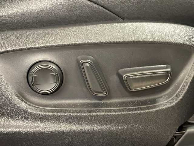 トヨタ カローラ クロス Z 熊本県 2023(令5)年 2.5万km アティチュードブラックマイカ 純正9インチディスプレイオーディオ テレビなし/(Bluetooth/ラジオ/Miracast)/バックカメラ/トヨタセーフティセンス/コーナーセンサー/ETC/ドラレコ前後/クルーズコントロール/電動リアゲート/ハーフレザー/前席シートヒーター/パワーシート/ルーフレール/LEDライト/純正フロアマット/純正18インチAW/スペアキー