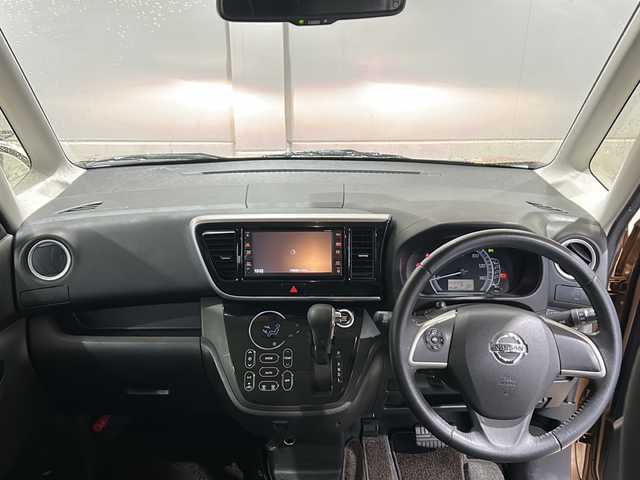 日産 デイズ ルークス X Vセレクション 茨城県 2019(平31)年 4.4万km ピンクゴールドM 純正ナビ（MJ118D-W）/【フルセグTV/CD/DVD/Bluetooth】/バックカメラ/アラウンドビューモニター/両側パワースライドドア/エマージェンシーブレーキ/クリアランスソナー/横滑り防止装置/アイドリングストップ/ベンチシート/純正14インチAW/革巻きステアリング/ステアリングスイッチ/純正フロアマット/純正ドアバイザー/プッシュスタート/スマートキー