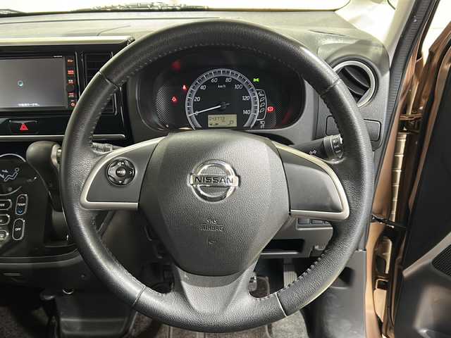 日産 デイズ ルークス X Vセレクション 茨城県 2019(平31)年 4.4万km ピンクゴールドM 純正ナビ（MJ118D-W）/【フルセグTV/CD/DVD/Bluetooth】/バックカメラ/アラウンドビューモニター/両側パワースライドドア/エマージェンシーブレーキ/クリアランスソナー/横滑り防止装置/アイドリングストップ/ベンチシート/純正14インチAW/革巻きステアリング/ステアリングスイッチ/純正フロアマット/純正ドアバイザー/プッシュスタート/スマートキー