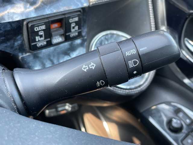 トヨタ シエンタ ハイブリッド G 山口県 2017(平29)年 11.1万km ブラックマイカ ワンオーナー/社外11インチフローティングナビ/DVD/CD/SD/BT/フルセグTV/バックカメラ/両側パワースライドドア/純正LEDヘッドライト/純正フォグランプ/オートライト/オートハイビーム/社外15インチアルミホイール/革巻きステアリング/衝突被害軽減ブレーキ/LKA/スマートキー×２/純正フロアマット/純正ドアバイザー/ETC/電動格納ウインカードアミラー(オート機能付き)