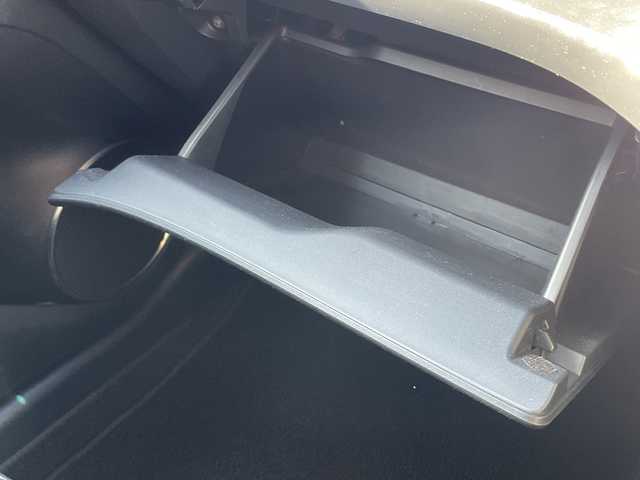 トヨタ シエンタ ハイブリッド G 山口県 2017(平29)年 11.1万km ブラックマイカ ワンオーナー/社外11インチフローティングナビ/DVD/CD/SD/BT/フルセグTV/バックカメラ/両側パワースライドドア/純正LEDヘッドライト/純正フォグランプ/オートライト/オートハイビーム/社外15インチアルミホイール/革巻きステアリング/衝突被害軽減ブレーキ/LKA/スマートキー×２/純正フロアマット/純正ドアバイザー/ETC/電動格納ウインカードアミラー(オート機能付き)