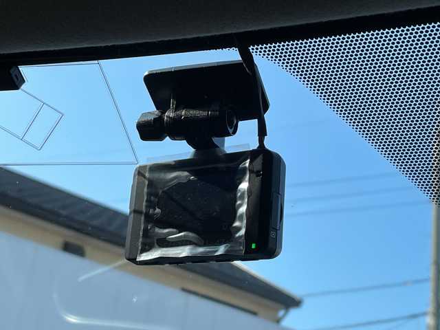 トヨタ シエンタ ハイブリッド G 山口県 2017(平29)年 11.1万km ブラックマイカ ワンオーナー/社外11インチフローティングナビ/DVD/CD/SD/BT/フルセグTV/バックカメラ/両側パワースライドドア/純正LEDヘッドライト/純正フォグランプ/オートライト/オートハイビーム/社外15インチアルミホイール/革巻きステアリング/衝突被害軽減ブレーキ/LKA/スマートキー×２/純正フロアマット/純正ドアバイザー/ETC/電動格納ウインカードアミラー(オート機能付き)