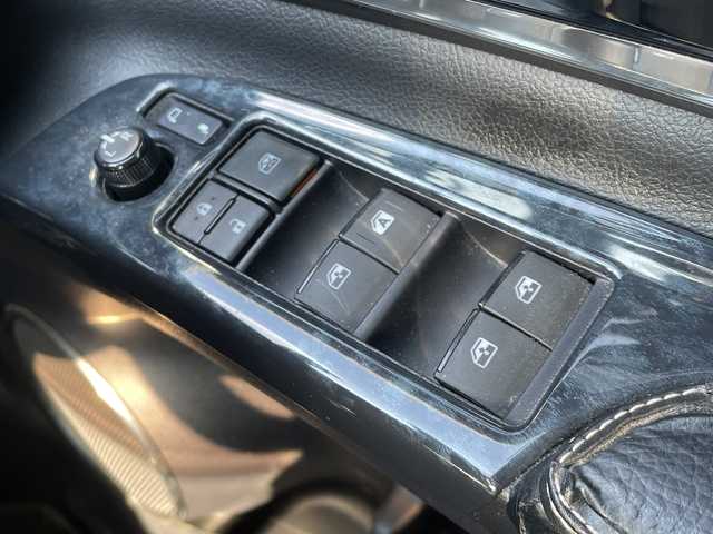 トヨタ シエンタ ハイブリッド G 山口県 2017(平29)年 11.1万km ブラックマイカ ワンオーナー/社外11インチフローティングナビ/DVD/CD/SD/BT/フルセグTV/バックカメラ/両側パワースライドドア/純正LEDヘッドライト/純正フォグランプ/オートライト/オートハイビーム/社外15インチアルミホイール/革巻きステアリング/衝突被害軽減ブレーキ/LKA/スマートキー×２/純正フロアマット/純正ドアバイザー/ETC/電動格納ウインカードアミラー(オート機能付き)