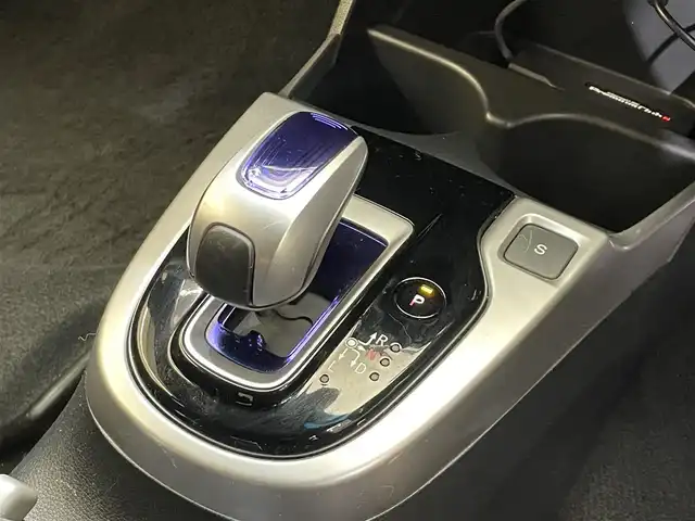 ホンダ フィット ハイブリット Sパッケージ 岩手県 2015(平27)年 9.5万km ホワイトオーキッドパール 純正ナビ/フルセグTV/バックカメラ/ドライブレコーダー/ETC/安心パッケージ/シティブレーキアクティブシステム/クルーズコントロール/パドルシフト/横滑り防止装置/大型テールゲートスポイラー/ステンレス製スポーツペダル/本革巻きステアリング/チップアップリアシート/スペアキー/オートライト/LEDヘッドライト/純正16インチアルミホイール/純正フロアマット