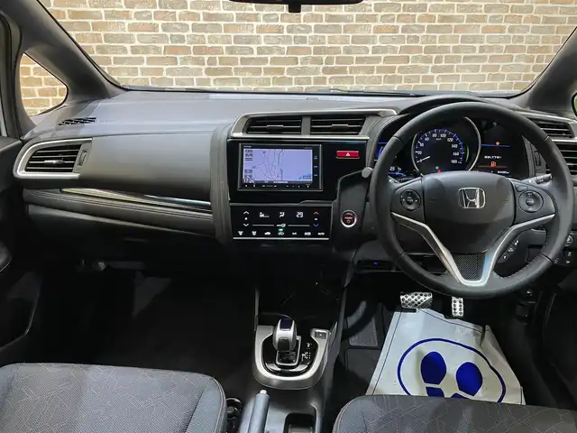 ホンダ フィット ハイブリット Sパッケージ 岩手県 2015(平27)年 9.5万km ホワイトオーキッドパール 純正ナビ/フルセグTV/バックカメラ/ドライブレコーダー/ETC/安心パッケージ/シティブレーキアクティブシステム/クルーズコントロール/パドルシフト/横滑り防止装置/大型テールゲートスポイラー/ステンレス製スポーツペダル/本革巻きステアリング/チップアップリアシート/スペアキー/オートライト/LEDヘッドライト/純正16インチアルミホイール/純正フロアマット