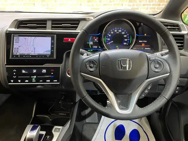 ホンダ フィット ハイブリット Sパッケージ 岩手県 2015(平27)年 9.5万km ホワイトオーキッドパール 純正ナビ/フルセグTV/バックカメラ/ドライブレコーダー/ETC/安心パッケージ/シティブレーキアクティブシステム/クルーズコントロール/パドルシフト/横滑り防止装置/大型テールゲートスポイラー/ステンレス製スポーツペダル/本革巻きステアリング/チップアップリアシート/スペアキー/オートライト/LEDヘッドライト/純正16インチアルミホイール/純正フロアマット