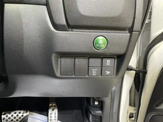 ホンダ フィット ハイブリット Sパッケージ 岩手県 2015(平27)年 9.5万km ホワイトオーキッドパール 純正ナビ/フルセグTV/バックカメラ/ドライブレコーダー/ETC/安心パッケージ/シティブレーキアクティブシステム/クルーズコントロール/パドルシフト/横滑り防止装置/大型テールゲートスポイラー/ステンレス製スポーツペダル/本革巻きステアリング/チップアップリアシート/スペアキー/オートライト/LEDヘッドライト/純正16インチアルミホイール/純正フロアマット