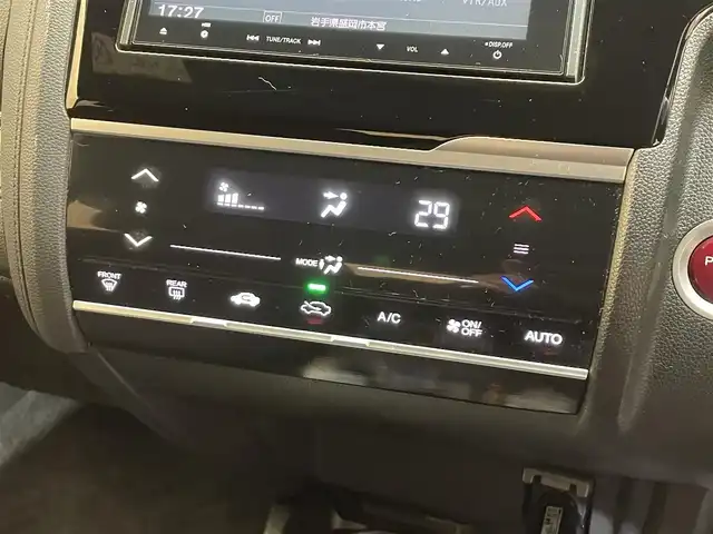 ホンダ フィット ハイブリット Sパッケージ 岩手県 2015(平27)年 9.5万km ホワイトオーキッドパール 純正ナビ/フルセグTV/バックカメラ/ドライブレコーダー/ETC/安心パッケージ/シティブレーキアクティブシステム/クルーズコントロール/パドルシフト/横滑り防止装置/大型テールゲートスポイラー/ステンレス製スポーツペダル/本革巻きステアリング/チップアップリアシート/スペアキー/オートライト/LEDヘッドライト/純正16インチアルミホイール/純正フロアマット