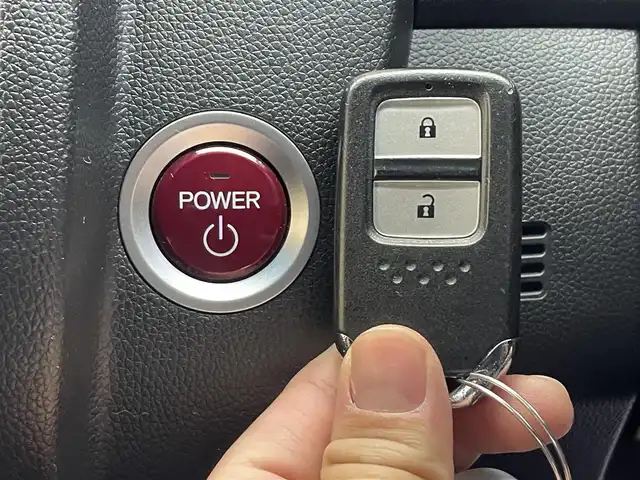 ホンダ フィット ハイブリット Sパッケージ 岩手県 2015(平27)年 9.5万km ホワイトオーキッドパール 純正ナビ/フルセグTV/バックカメラ/ドライブレコーダー/ETC/安心パッケージ/シティブレーキアクティブシステム/クルーズコントロール/パドルシフト/横滑り防止装置/大型テールゲートスポイラー/ステンレス製スポーツペダル/本革巻きステアリング/チップアップリアシート/スペアキー/オートライト/LEDヘッドライト/純正16インチアルミホイール/純正フロアマット