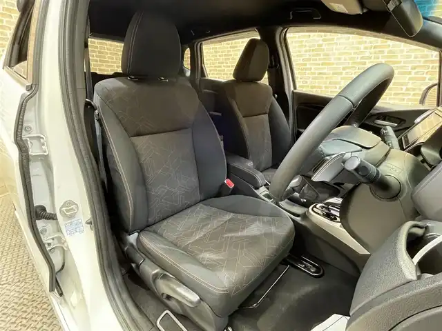 ホンダ フィット ハイブリット Sパッケージ 岩手県 2015(平27)年 9.5万km ホワイトオーキッドパール 純正ナビ/フルセグTV/バックカメラ/ドライブレコーダー/ETC/安心パッケージ/シティブレーキアクティブシステム/クルーズコントロール/パドルシフト/横滑り防止装置/大型テールゲートスポイラー/ステンレス製スポーツペダル/本革巻きステアリング/チップアップリアシート/スペアキー/オートライト/LEDヘッドライト/純正16インチアルミホイール/純正フロアマット