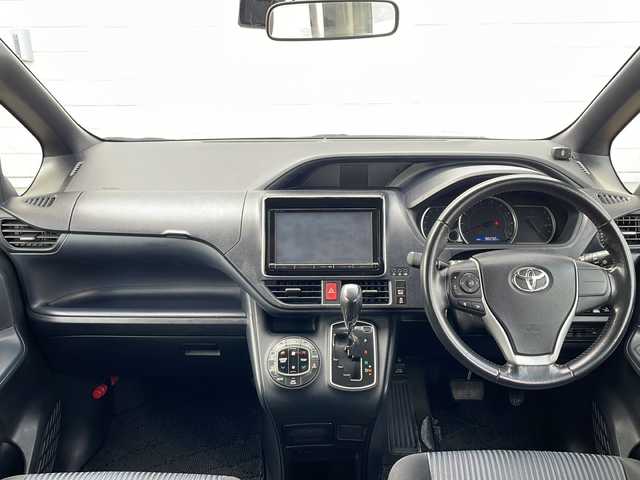 トヨタ ヴォクシー ZS 茨城県 2014(平26)年 9.9万km ブラック ワンオーナー/純正SDナビ/　　BT/CD/DVD/フルセグ/バックカメラ/フリップダウンモニター/両側パワースライドドア/LEDオートライト/純正16インチアルミホイール/コーナーセンサー/アイドリングストップ/スマートキー/ETC