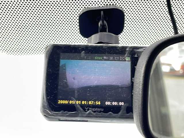 トヨタ ヴォクシー ZS 茨城県 2014(平26)年 9.9万km ブラック ワンオーナー/純正SDナビ/　　BT/CD/DVD/フルセグ/バックカメラ/フリップダウンモニター/両側パワースライドドア/LEDオートライト/純正16インチアルミホイール/コーナーセンサー/アイドリングストップ/スマートキー/ETC