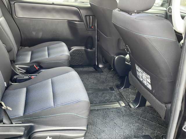 トヨタ ヴォクシー ZS 茨城県 2014(平26)年 9.9万km ブラック ワンオーナー/純正SDナビ/　　BT/CD/DVD/フルセグ/バックカメラ/フリップダウンモニター/両側パワースライドドア/LEDオートライト/純正16インチアルミホイール/コーナーセンサー/アイドリングストップ/スマートキー/ETC