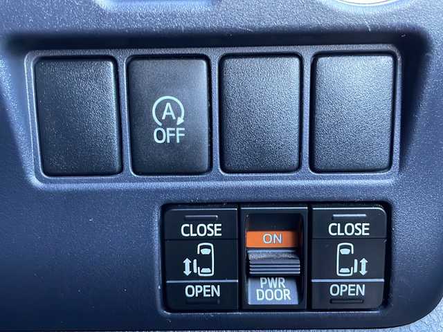 トヨタ ヴォクシー ZS 茨城県 2014(平26)年 9.9万km ブラック ワンオーナー/純正SDナビ/　　BT/CD/DVD/フルセグ/バックカメラ/フリップダウンモニター/両側パワースライドドア/LEDオートライト/純正16インチアルミホイール/コーナーセンサー/アイドリングストップ/スマートキー/ETC