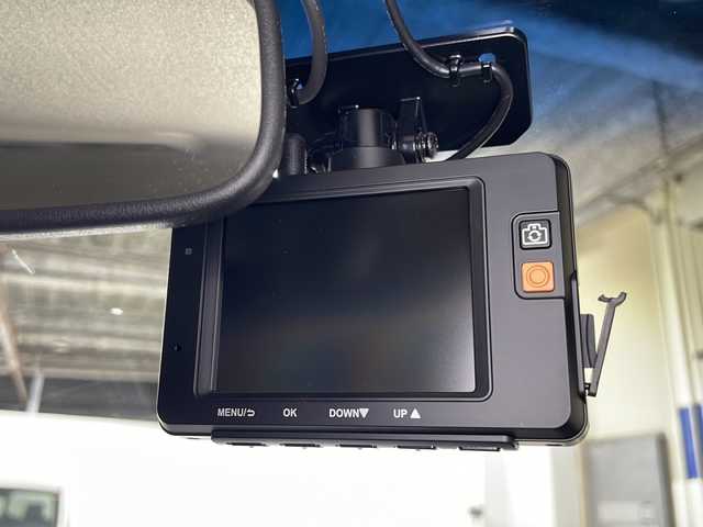 三菱 デリカＤ：５ D－Power package 広島県 2018(平30)年 5.5万km ウォームホワイトパール ＡＬＰＩＮＥ９型ナビ/バック／サイドカメラ/シートヒーター/１００Ｖ電源/パドルシフトシフト/両側パワースライドドア/クルーズコントロール/フルセグ/オートライト/前後ドラレコ/ＥＴＣ/ステアリングスイッチ/純正18インチアルミホイール(225/55/R18)/エアバッグ(運転席/助手席)