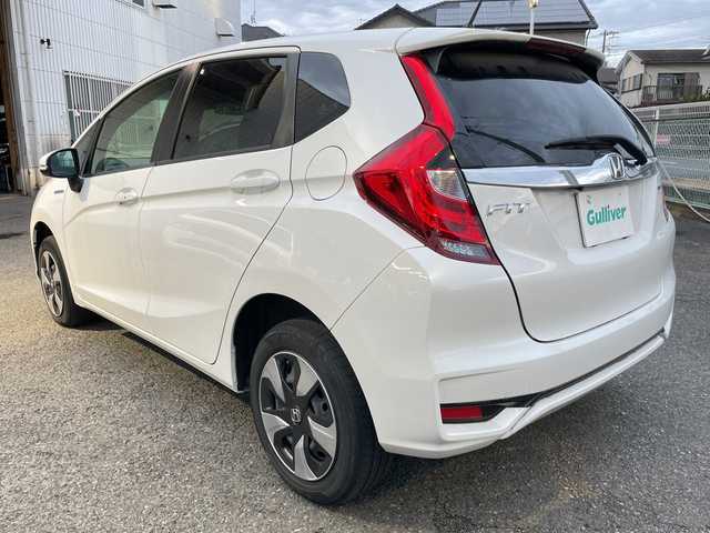 ホンダ フィット ハイブリット Fコンフォートエディション 神奈川県 2019(平31)年 3.1万km プラチナホワイトパール 純正ナビ(DVD/CD/AM/FM/BT/USB/SD)/フルセグTV/バックカメラ/ホンダセンシング/レーンキープアシスト/レーダークルーズコントロール/横滑り防止装置/前席シートヒーター/革巻きステアリング/寒冷地仕様/LEDヘッドライト/フォグランプ/ビルトインETC/保証書/取扱説明書