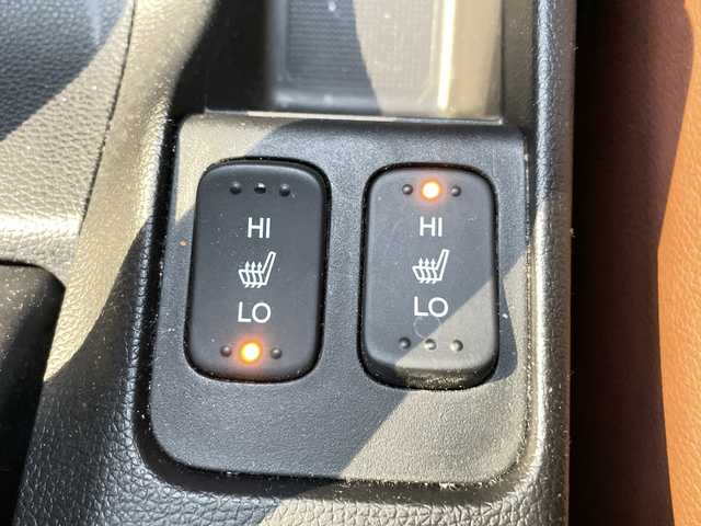 ホンダ フィット ハイブリット Fコンフォートエディション 神奈川県 2019(平31)年 3.1万km プラチナホワイトパール 純正ナビ(DVD/CD/AM/FM/BT/USB/SD)/フルセグTV/バックカメラ/ホンダセンシング/レーンキープアシスト/レーダークルーズコントロール/横滑り防止装置/前席シートヒーター/革巻きステアリング/寒冷地仕様/LEDヘッドライト/フォグランプ/ビルトインETC/保証書/取扱説明書