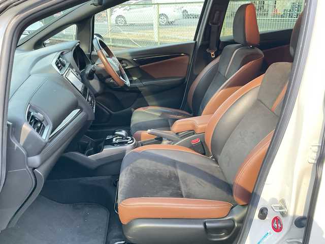 ホンダ フィット ハイブリット Fコンフォートエディション 神奈川県 2019(平31)年 3.1万km プラチナホワイトパール 純正ナビ(DVD/CD/AM/FM/BT/USB/SD)/フルセグTV/バックカメラ/ホンダセンシング/レーンキープアシスト/レーダークルーズコントロール/横滑り防止装置/前席シートヒーター/革巻きステアリング/寒冷地仕様/LEDヘッドライト/フォグランプ/ビルトインETC/保証書/取扱説明書