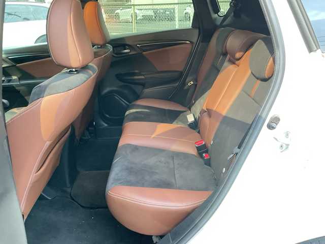 ホンダ フィット ハイブリット Fコンフォートエディション 神奈川県 2019(平31)年 3.1万km プラチナホワイトパール 純正ナビ(DVD/CD/AM/FM/BT/USB/SD)/フルセグTV/バックカメラ/ホンダセンシング/レーンキープアシスト/レーダークルーズコントロール/横滑り防止装置/前席シートヒーター/革巻きステアリング/寒冷地仕様/LEDヘッドライト/フォグランプ/ビルトインETC/保証書/取扱説明書