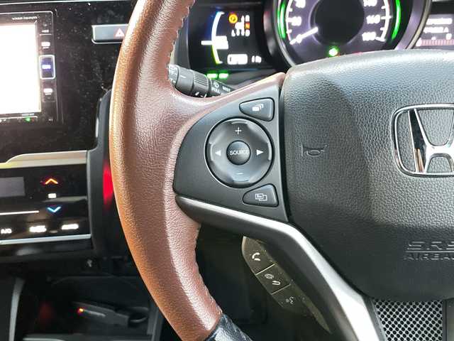 ホンダ フィット ハイブリット Fコンフォートエディション 神奈川県 2019(平31)年 3.1万km プラチナホワイトパール 純正ナビ(DVD/CD/AM/FM/BT/USB/SD)/フルセグTV/バックカメラ/ホンダセンシング/レーンキープアシスト/レーダークルーズコントロール/横滑り防止装置/前席シートヒーター/革巻きステアリング/寒冷地仕様/LEDヘッドライト/フォグランプ/ビルトインETC/保証書/取扱説明書