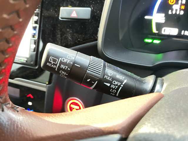 ホンダ フィット ハイブリット Fコンフォートエディション 神奈川県 2019(平31)年 3.1万km プラチナホワイトパール 純正ナビ(DVD/CD/AM/FM/BT/USB/SD)/フルセグTV/バックカメラ/ホンダセンシング/レーンキープアシスト/レーダークルーズコントロール/横滑り防止装置/前席シートヒーター/革巻きステアリング/寒冷地仕様/LEDヘッドライト/フォグランプ/ビルトインETC/保証書/取扱説明書