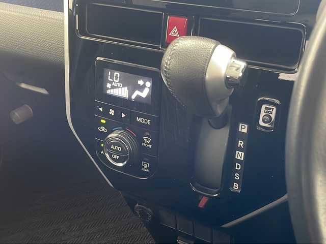 トヨタ ルーミー カスタムG S 沖縄県 2018(平30)年 5.8万km プラムブラウンパールクリスタルシャイン 純正ナビ（NSZT-W66T)　/　（ＡＭ／ＦＭ／ＣＤ／ＤＶＤ／ＢＴ）　/フルセグＴＶ　/バックモニター　/両側パワースライドドア　/クルーズコントロール　/スマートアシスト　/ＬＥＤヘッドライト　/オートライト　/純正フロアマット　/純正１４アルミホイール/純正ドライブレコーダー/スマートキー2本