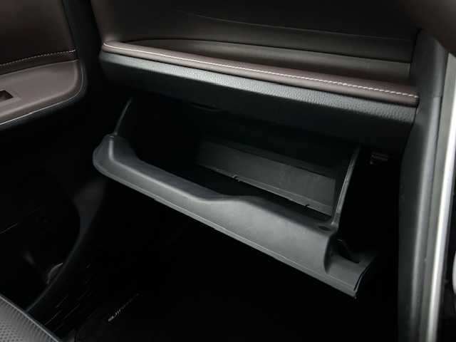 トヨタ エスクァイア Gi 長崎県 2014(平26)年 8.5万km シルバーM 純正ナビ/AM/FM/フルセグ/BT/バックカメラ/両側パワースライドドア/フリップダウンモニター/ハーフレザーシート/パーキングアシスト/LEDヘッドライト/コーナーセンサー/ドライブレコーダー/オートマチックハイビーム/ETC/純正フロアマット/スペアキー有り（1本）/保証書/取扱説明書