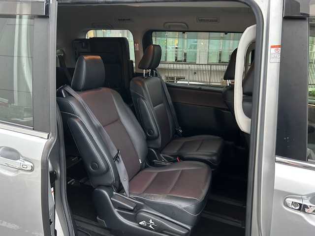 トヨタ エスクァイア Gi 長崎県 2014(平26)年 8.5万km シルバーM 純正ナビ/AM/FM/フルセグ/BT/バックカメラ/両側パワースライドドア/フリップダウンモニター/ハーフレザーシート/パーキングアシスト/LEDヘッドライト/コーナーセンサー/ドライブレコーダー/オートマチックハイビーム/ETC/純正フロアマット/スペアキー有り（1本）/保証書/取扱説明書