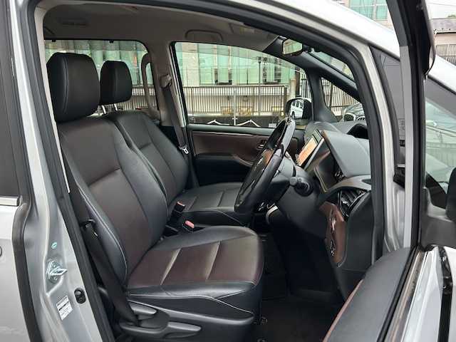 トヨタ エスクァイア Gi 長崎県 2014(平26)年 8.5万km シルバーM 純正ナビ/AM/FM/フルセグ/BT/バックカメラ/両側パワースライドドア/フリップダウンモニター/ハーフレザーシート/パーキングアシスト/LEDヘッドライト/コーナーセンサー/ドライブレコーダー/オートマチックハイビーム/ETC/純正フロアマット/スペアキー有り（1本）/保証書/取扱説明書