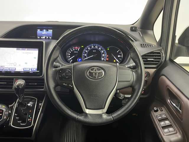 トヨタ エスクァイア Gi 長崎県 2014(平26)年 8.5万km シルバーM 純正ナビ/AM/FM/フルセグ/BT/バックカメラ/両側パワースライドドア/フリップダウンモニター/ハーフレザーシート/パーキングアシスト/LEDヘッドライト/コーナーセンサー/ドライブレコーダー/オートマチックハイビーム/ETC/純正フロアマット/スペアキー有り（1本）/保証書/取扱説明書