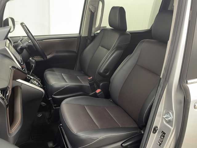 トヨタ エスクァイア Gi 長崎県 2014(平26)年 8.5万km シルバーM 純正ナビ/AM/FM/フルセグ/BT/バックカメラ/両側パワースライドドア/フリップダウンモニター/ハーフレザーシート/パーキングアシスト/LEDヘッドライト/コーナーセンサー/ドライブレコーダー/オートマチックハイビーム/ETC/純正フロアマット/スペアキー有り（1本）/保証書/取扱説明書