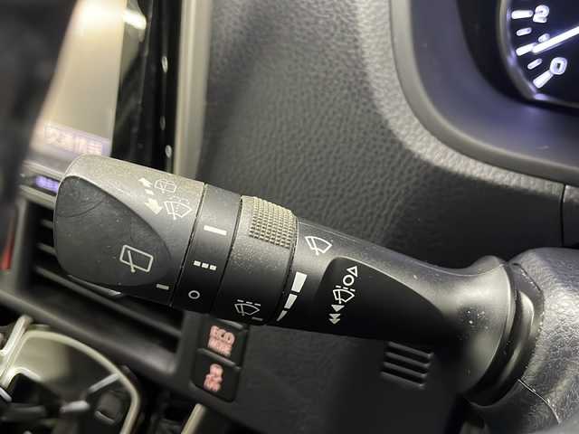 トヨタ エスクァイア Gi 長崎県 2014(平26)年 8.5万km シルバーM 純正ナビ/AM/FM/フルセグ/BT/バックカメラ/両側パワースライドドア/フリップダウンモニター/ハーフレザーシート/パーキングアシスト/LEDヘッドライト/コーナーセンサー/ドライブレコーダー/オートマチックハイビーム/ETC/純正フロアマット/スペアキー有り（1本）/保証書/取扱説明書