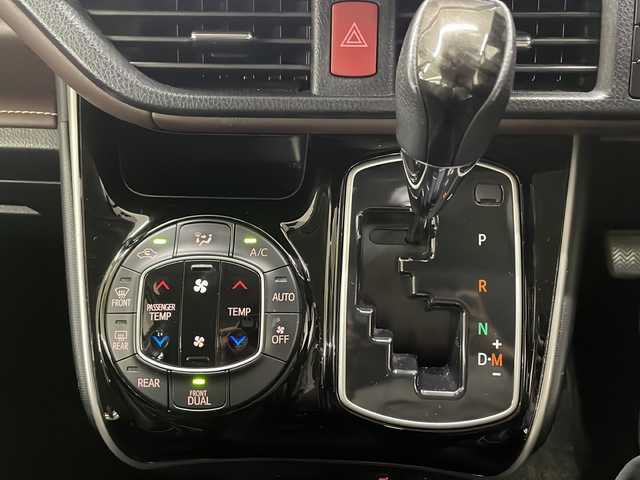 トヨタ エスクァイア Gi 長崎県 2014(平26)年 8.5万km シルバーM 純正ナビ/AM/FM/フルセグ/BT/バックカメラ/両側パワースライドドア/フリップダウンモニター/ハーフレザーシート/パーキングアシスト/LEDヘッドライト/コーナーセンサー/ドライブレコーダー/オートマチックハイビーム/ETC/純正フロアマット/スペアキー有り（1本）/保証書/取扱説明書