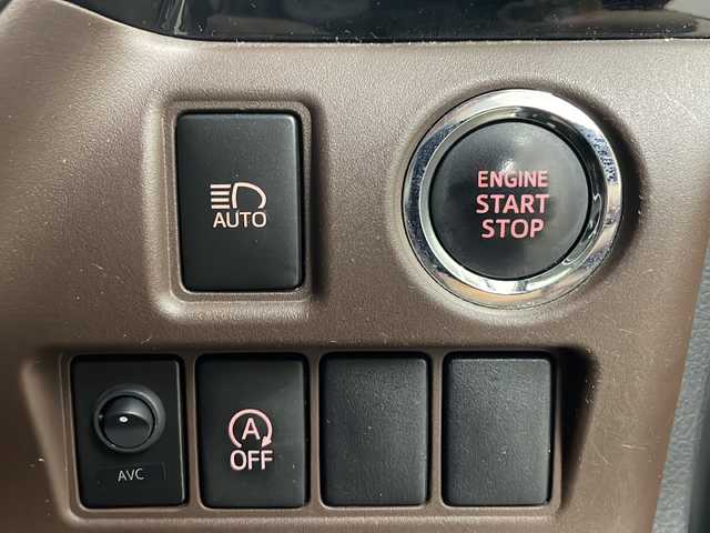 トヨタ エスクァイア Gi 長崎県 2014(平26)年 8.5万km シルバーM 純正ナビ/AM/FM/フルセグ/BT/バックカメラ/両側パワースライドドア/フリップダウンモニター/ハーフレザーシート/パーキングアシスト/LEDヘッドライト/コーナーセンサー/ドライブレコーダー/オートマチックハイビーム/ETC/純正フロアマット/スペアキー有り（1本）/保証書/取扱説明書